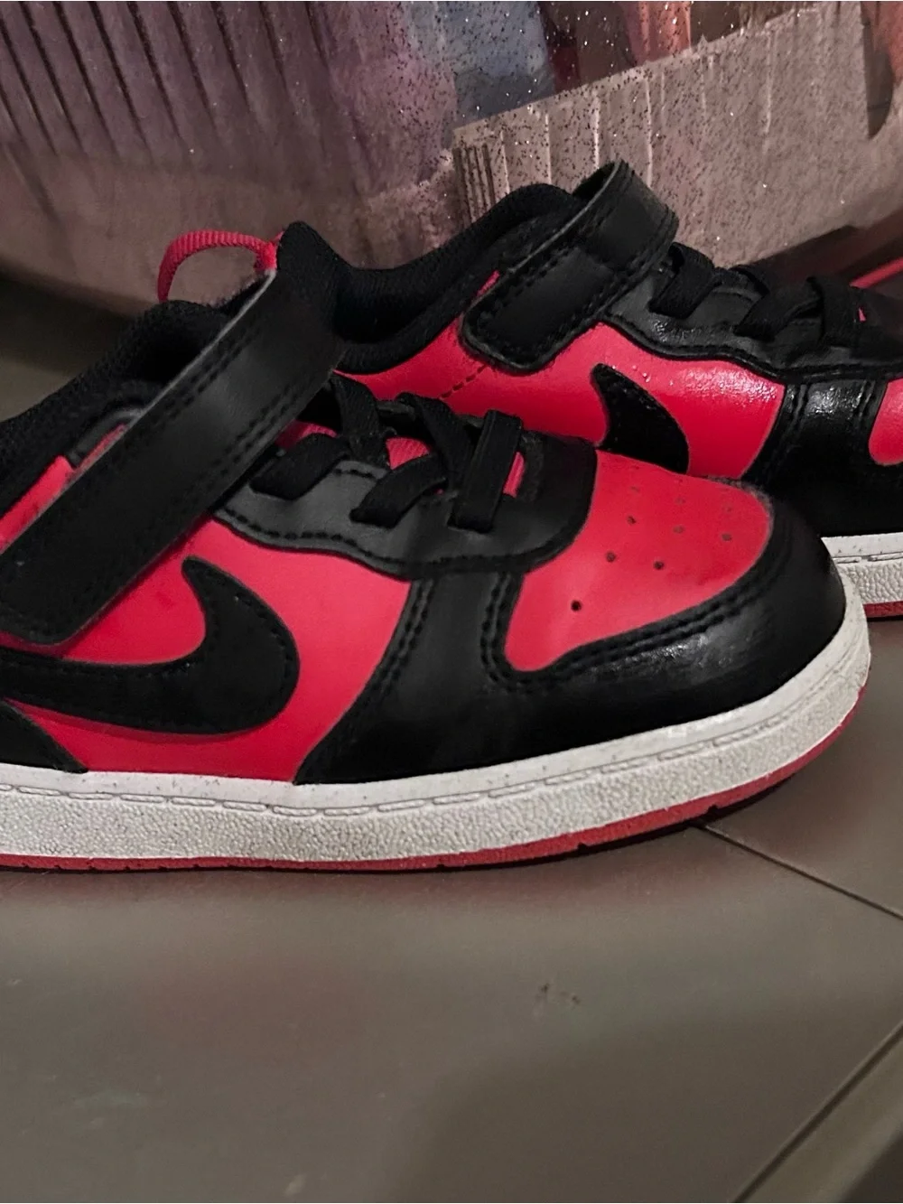 Nike Kids Black and Red Velcro Low-Top Sneakers